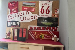 Union-Fans-in-der-roten-Villa